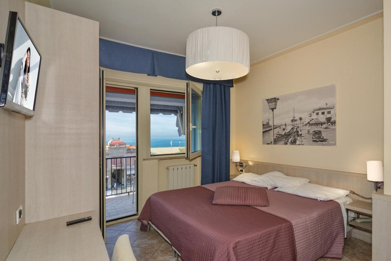 Hotel Bella Riviera Lungomare Viareggio Extérieur photo